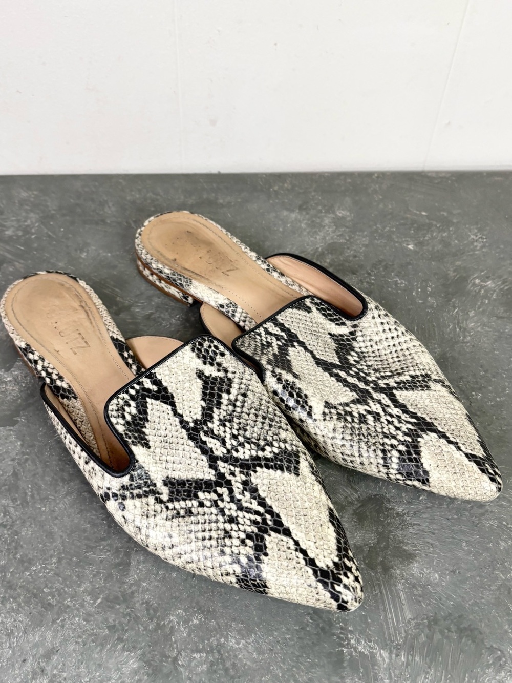 Schutz Tracy snake print pointed toe mules low stacked heel size 7.5
